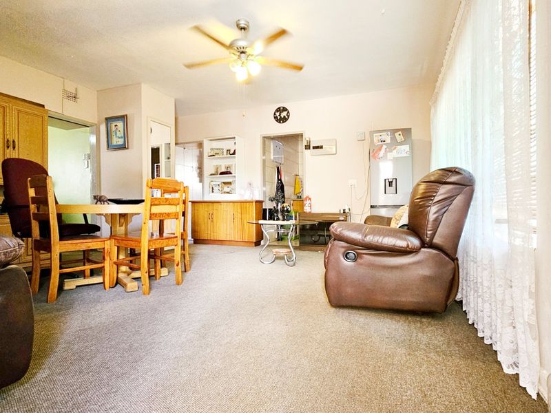 An exceptionally neat apartment in Peacehaven. - Photo 3