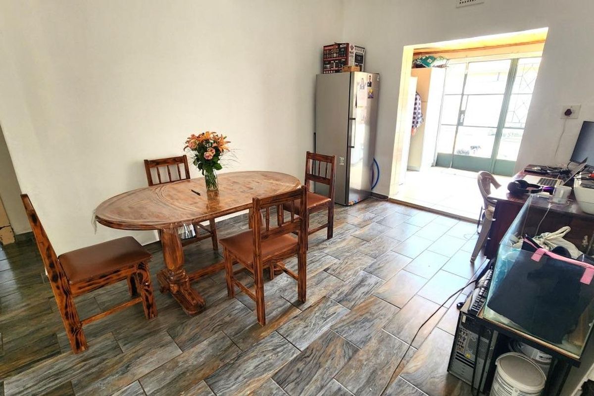 3 Bedroom, 2 Bathroom Home in Fishers Hill - Photo 3