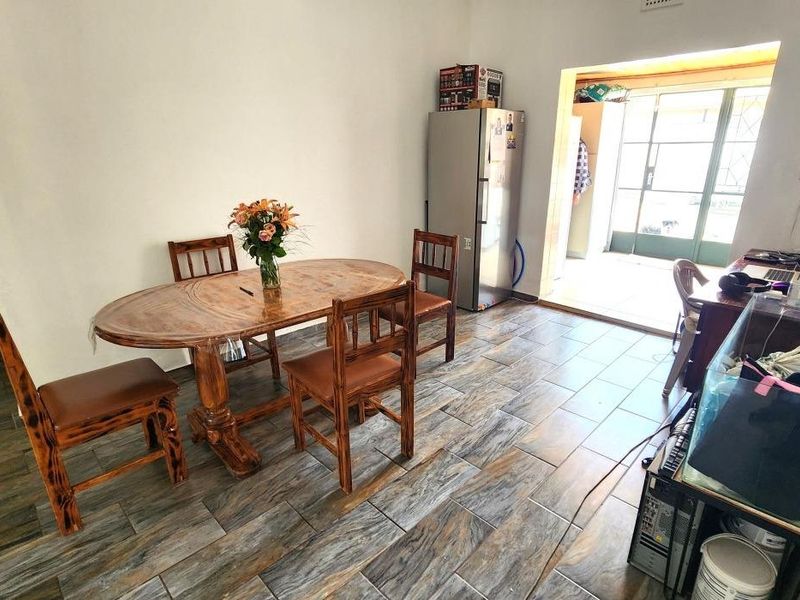 3 Bedroom, 2 Bathroom Home in Fishers Hill - Photo 3