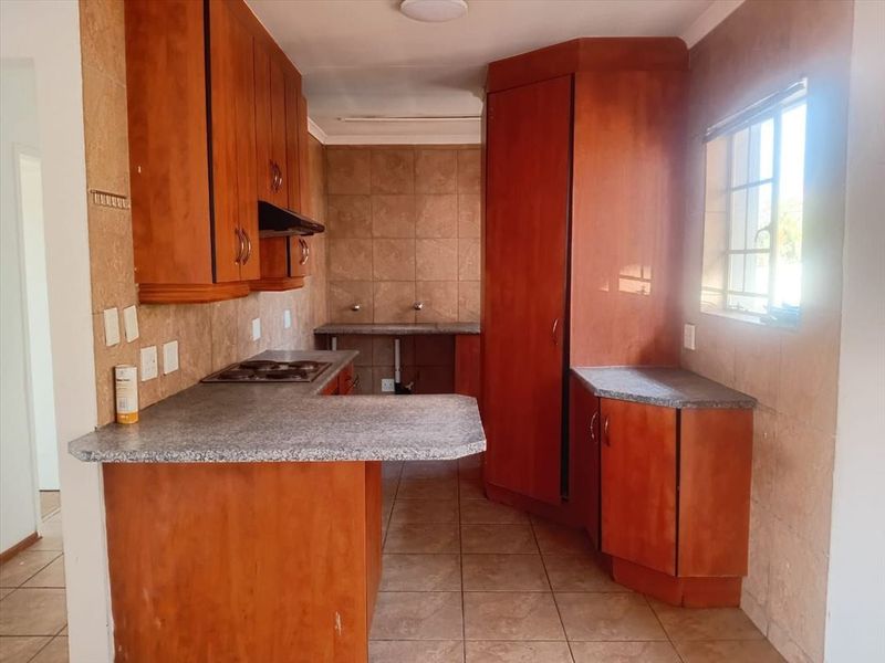 Spacious Family Home with Modern Comforts - Photo 1