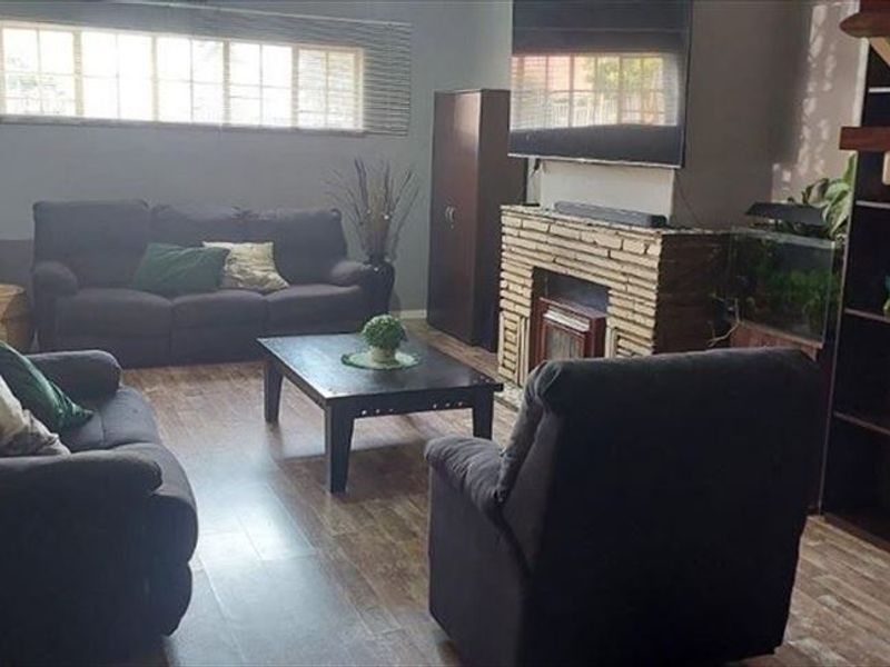 Comfortable and Well-Appointed Family Home - Photo 2