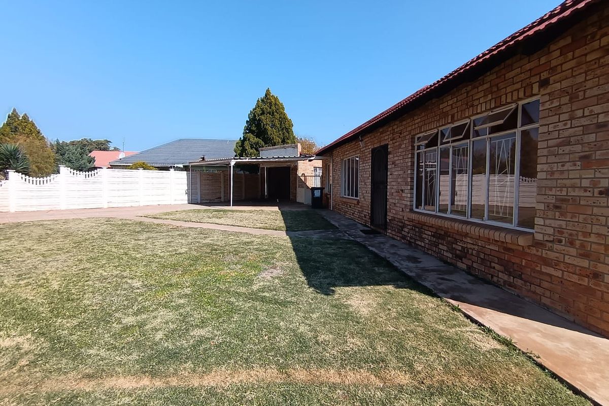3 Bedroom house for sale in Stilfontein - Photo 4