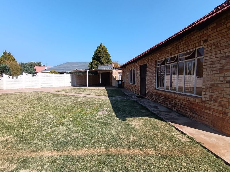 3 Bedroom house for sale in Stilfontein - Photo 4