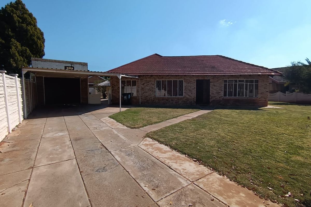 3 Bedroom house for sale in Stilfontein - Photo 2