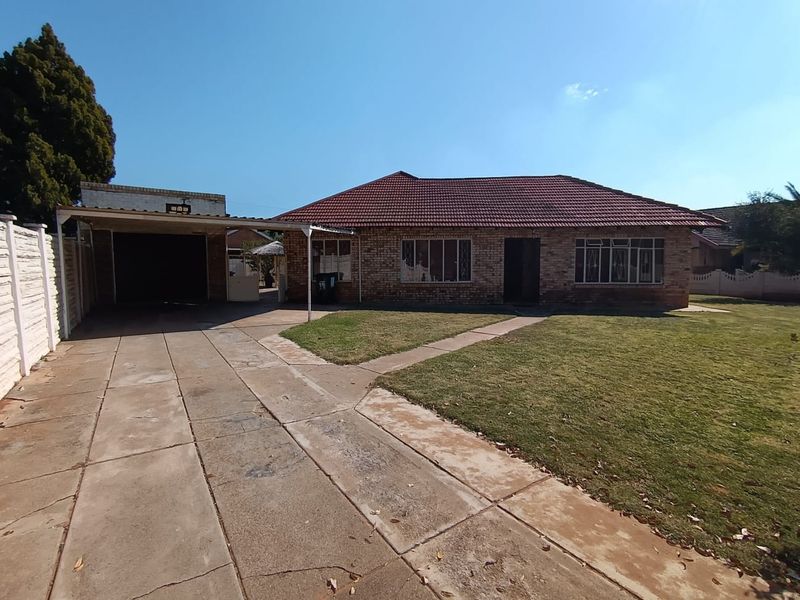3 Bedroom house for sale in Stilfontein - Photo 2