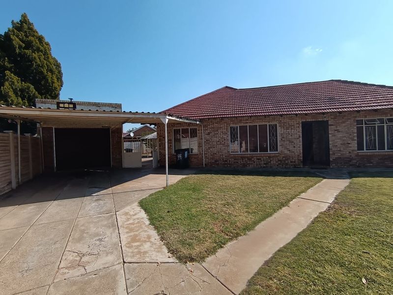 3 Bedroom house for sale in Stilfontein - Photo 1