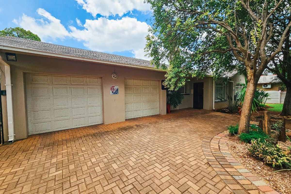 3 bedroom Family home to rent with Pool - Photo 2