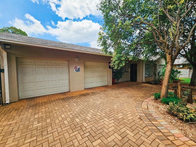 3 bedroom Family home to rent with Pool - Photo 2