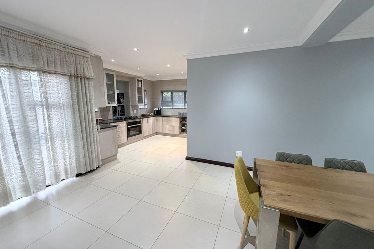 Double Story Elegance for Rent  - Photo 5