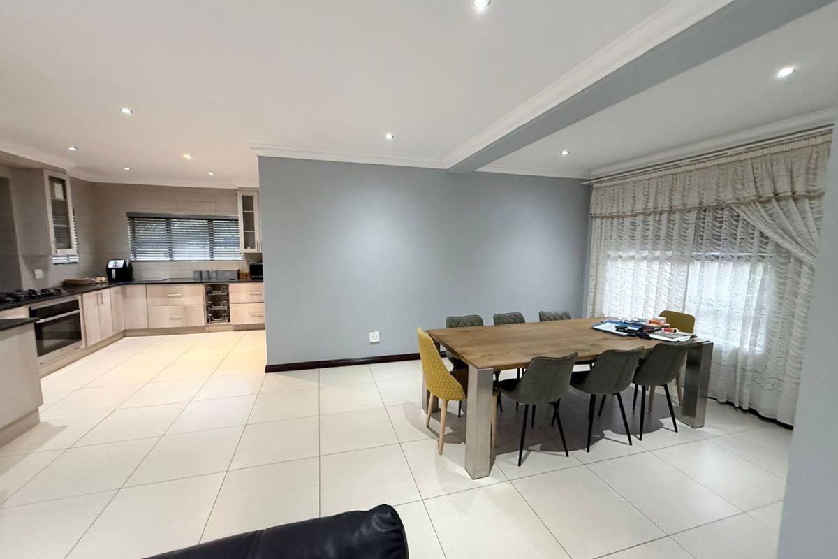 Double Story Elegance for Rent  - Photo 4