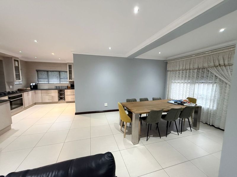 Double Story Elegance for Rent  - Photo 4