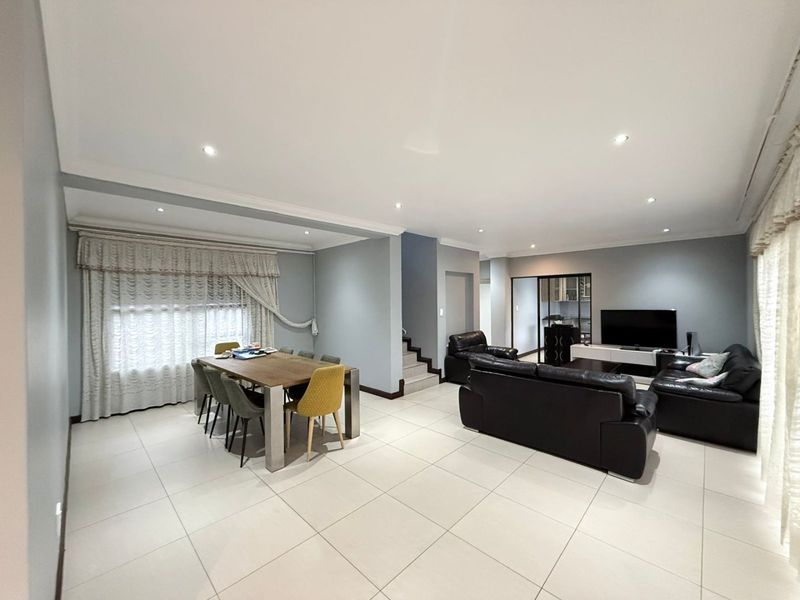 Double Story Elegance for Rent  - Photo 8