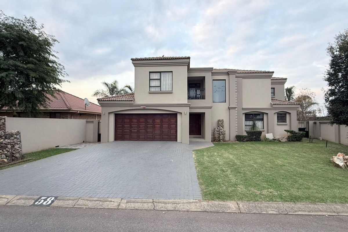 Double Story Elegance for Rent  - Photo 2