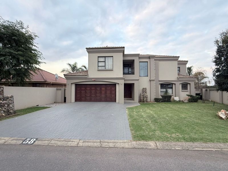 Double Story Elegance for Rent  - Photo 2