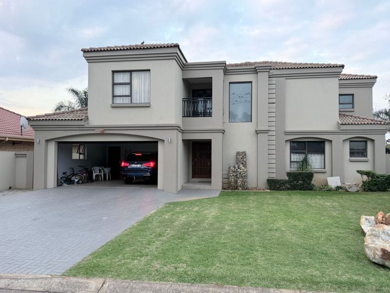 Double Story Elegance for Rent  - Photo 1