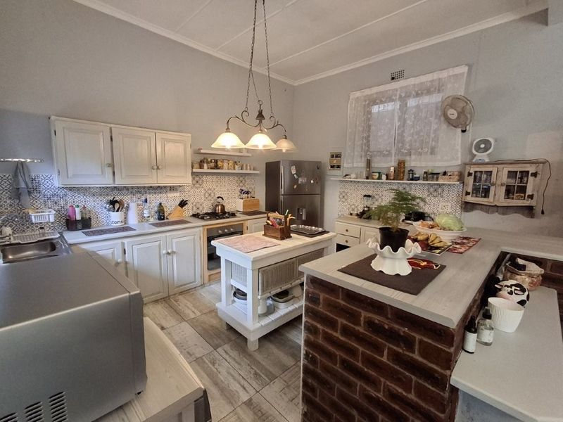 Charming Family Home With A Separate Flatlet - Located In The Coastal Village of Southbroom... - Photo 10