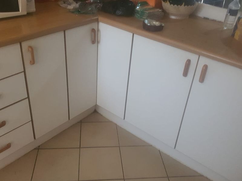 Bright 2 Bed Flat in Greenhills Secure Complex - Photo 7