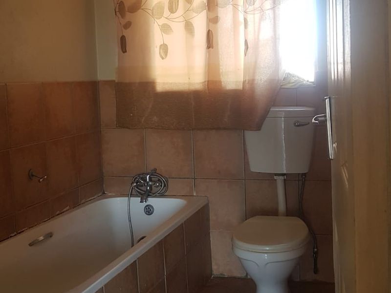 Bright 2 Bed Flat in Greenhills Secure Complex - Photo 6