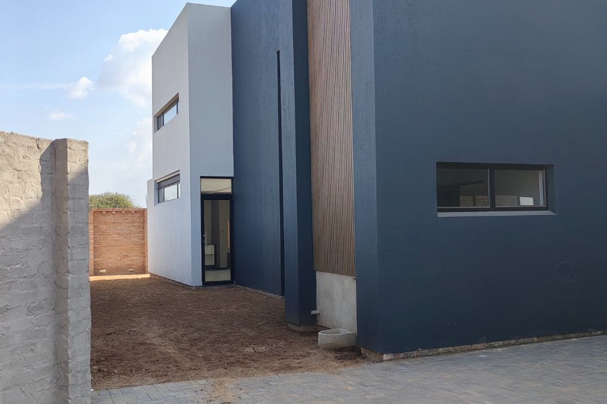 Elegant family home in The Aloes Estate - Photo 4