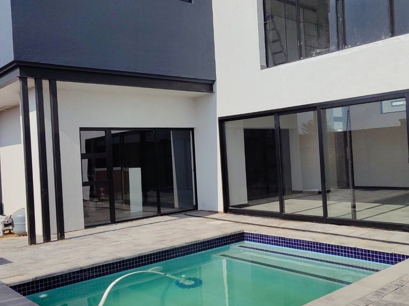 Elegant family home in The Aloes Estate - Photo 3