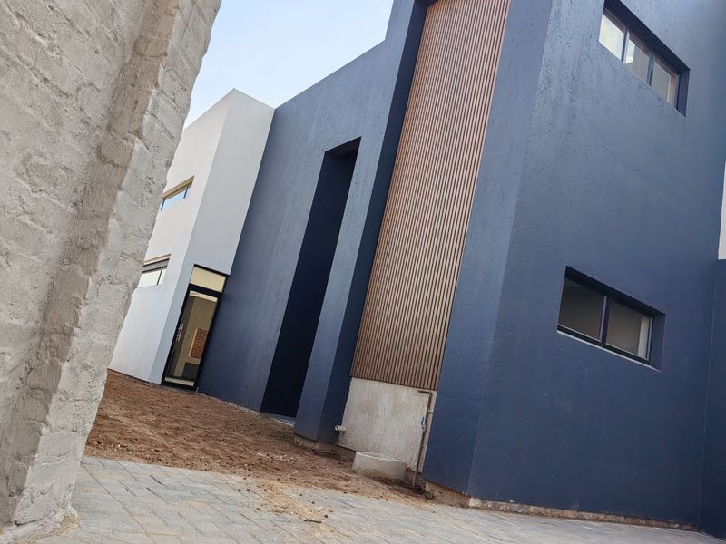 Elegant family home in The Aloes Estate - Photo 5