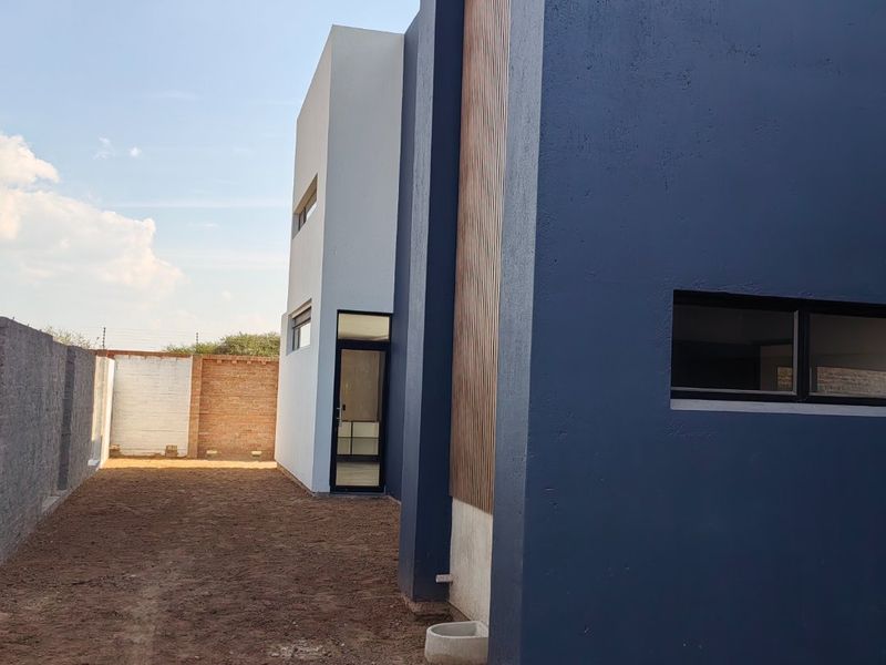Elegant family home in The Aloes Estate - Photo 7
