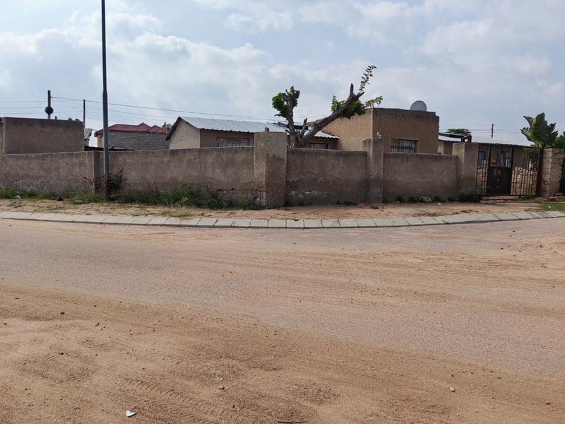 Investros!! Rdp house in Lethuli Park for sale.  - Photo 10