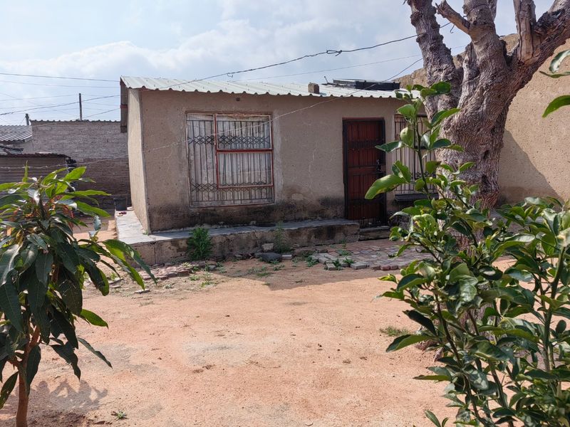 Investros!! Rdp house in Lethuli Park for sale.  - Photo 9
