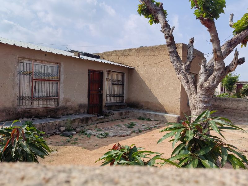 Investros!! Rdp house in Lethuli Park for sale.  - Photo 8