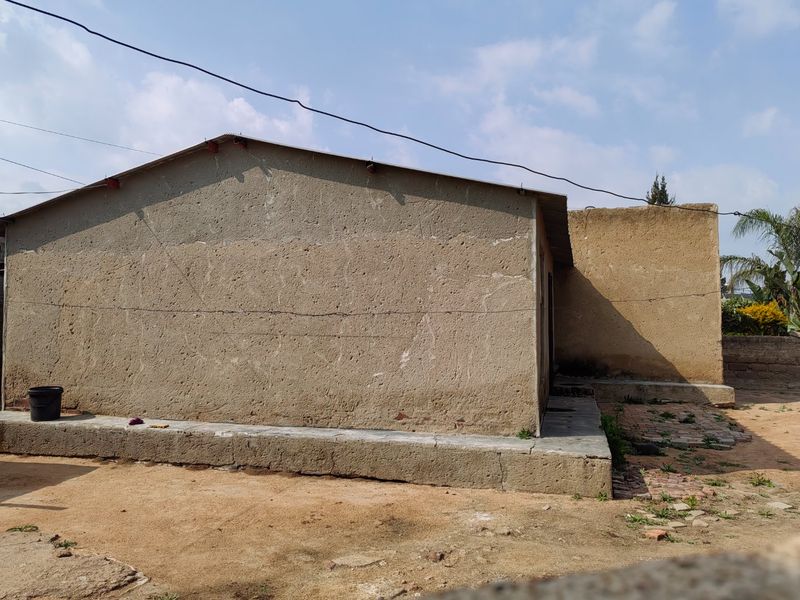 Investros!! Rdp house in Lethuli Park for sale.  - Photo 6