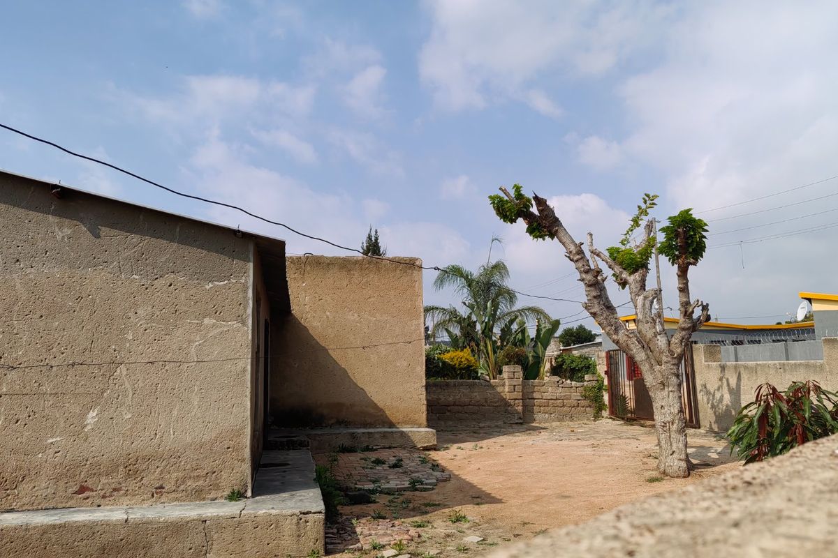 Investros!! Rdp house in Lethuli Park for sale.  - Photo 3