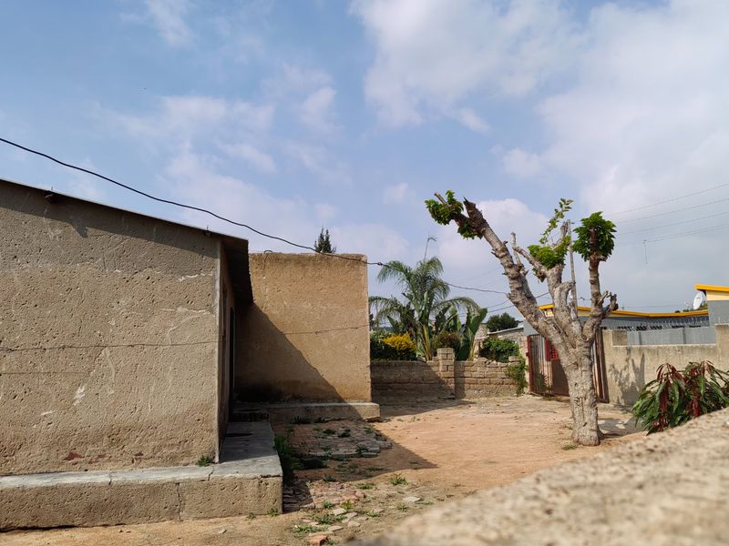 Investros!! Rdp house in Lethuli Park for sale.  - Photo 3