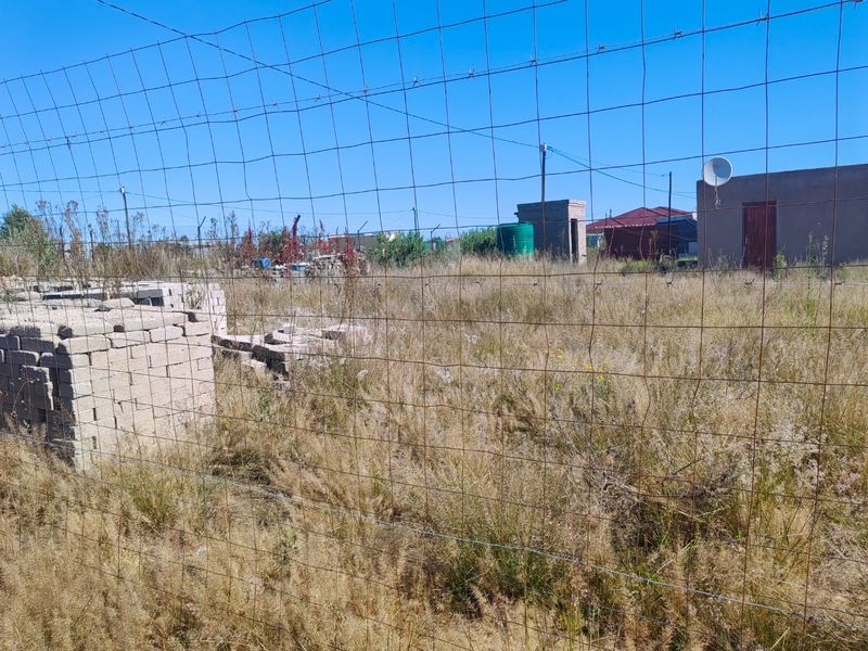Stand in Kwena Moloto with 2 garages - Photo 10