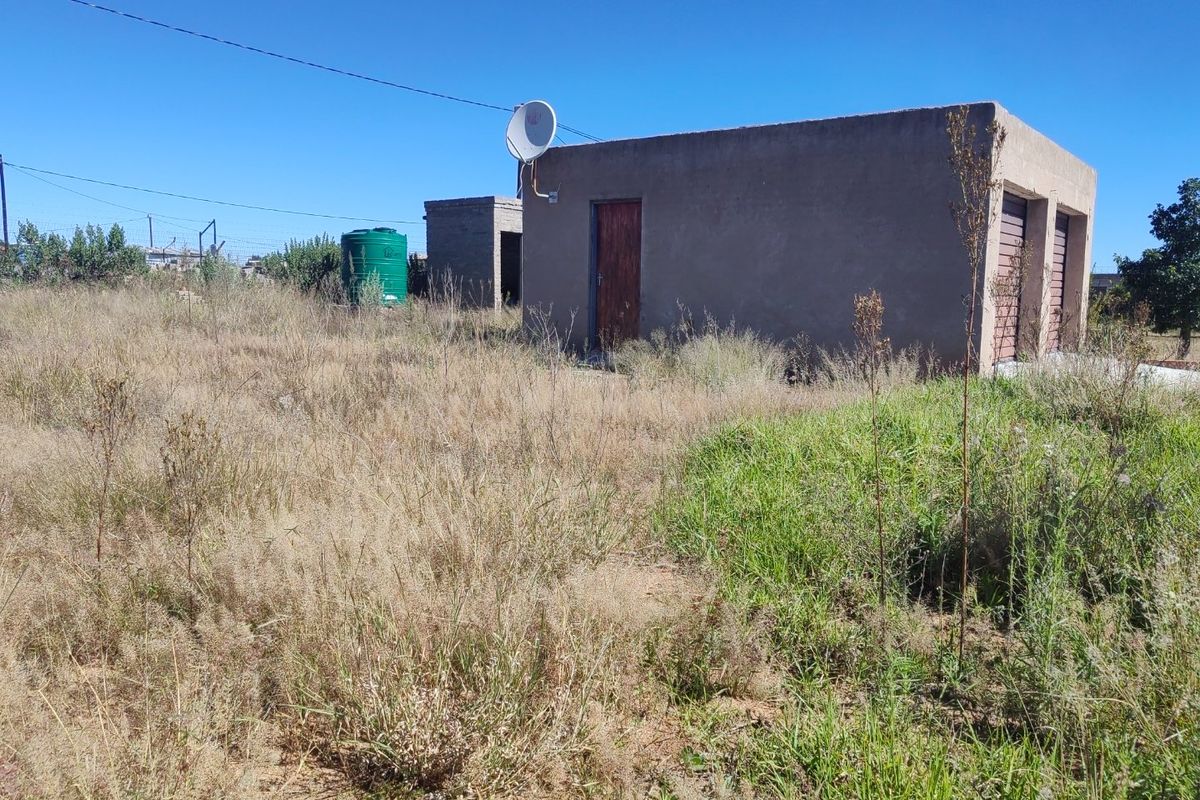 Stand in Kwena Moloto with 2 garages - Photo 5