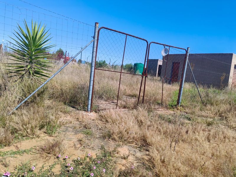 Stand in Kwena Moloto with 2 garages - Photo 2