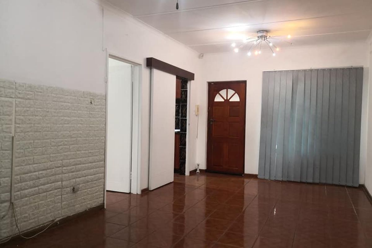 Spacious 2-Bedroom Simplex for Rent – Prime Location   - Photo 3