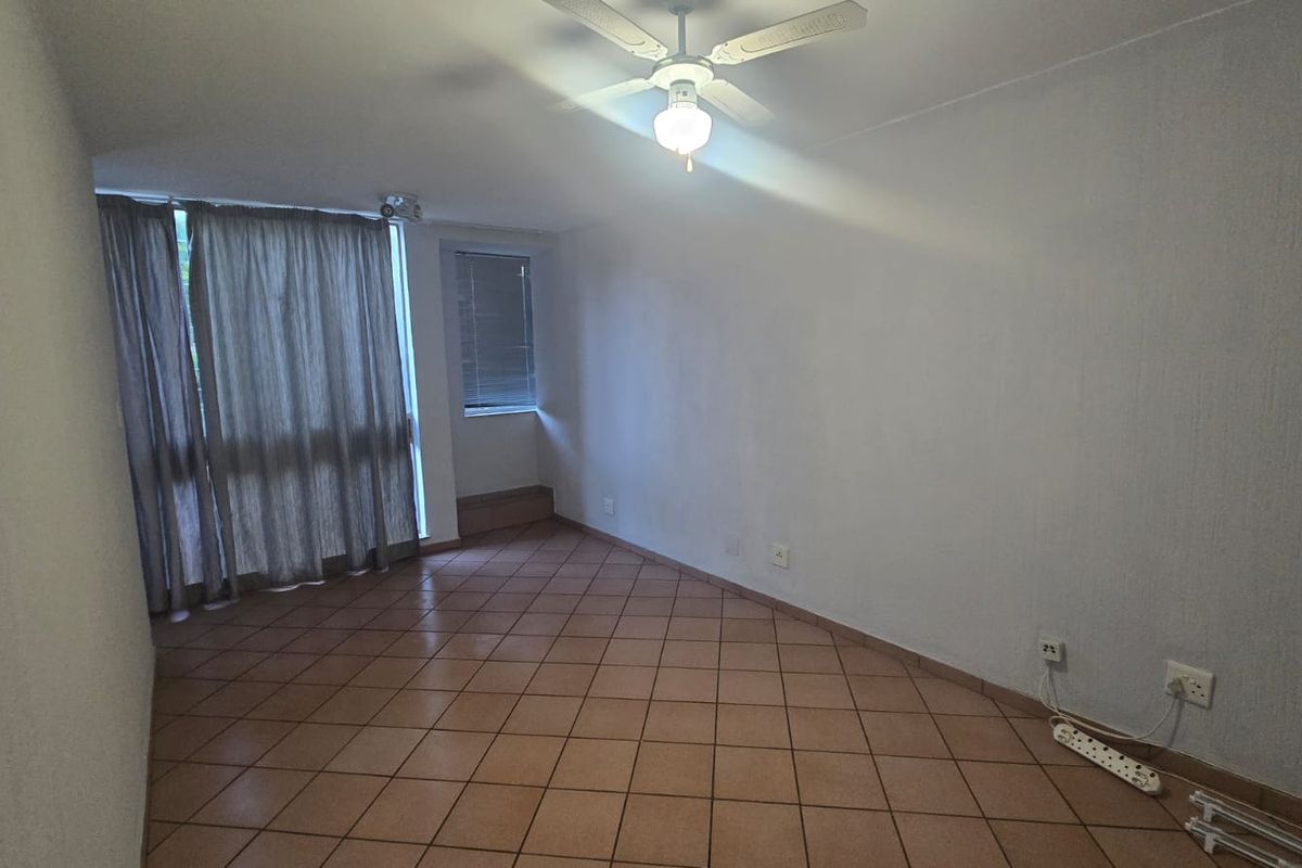 CUTE UNIT  -  RENT WITH OPTION TO BUY - Photo 3