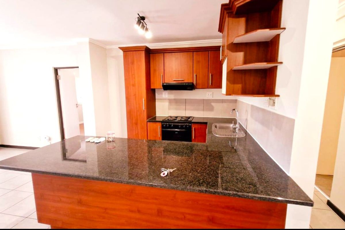 Immaculate Three Bed Modern Penthouse Apartment to Let in Sought after WESTWOOD ESTATE- Westville - Photo 3
