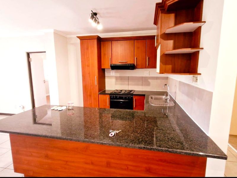 Immaculate Three Bed Modern Penthouse Apartment to Let in Sought after WESTWOOD ESTATE- Westville - Photo 3