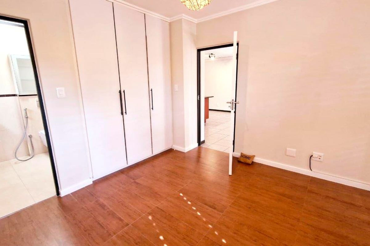 Immaculate Three Bed Modern Penthouse Apartment to Let in Sought after WESTWOOD ESTATE- Westville - Photo 4