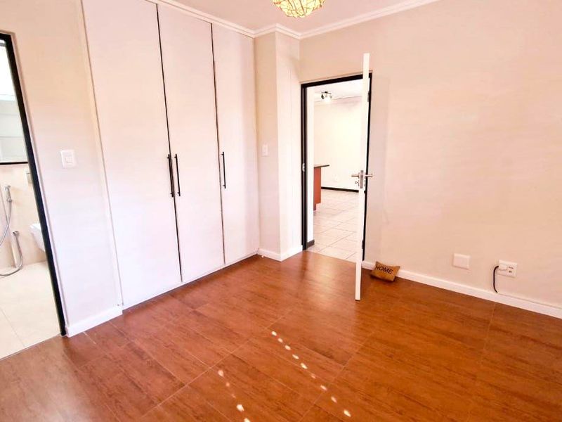 Immaculate Three Bed Modern Penthouse Apartment to Let in Sought after WESTWOOD ESTATE- Westville - Photo 4