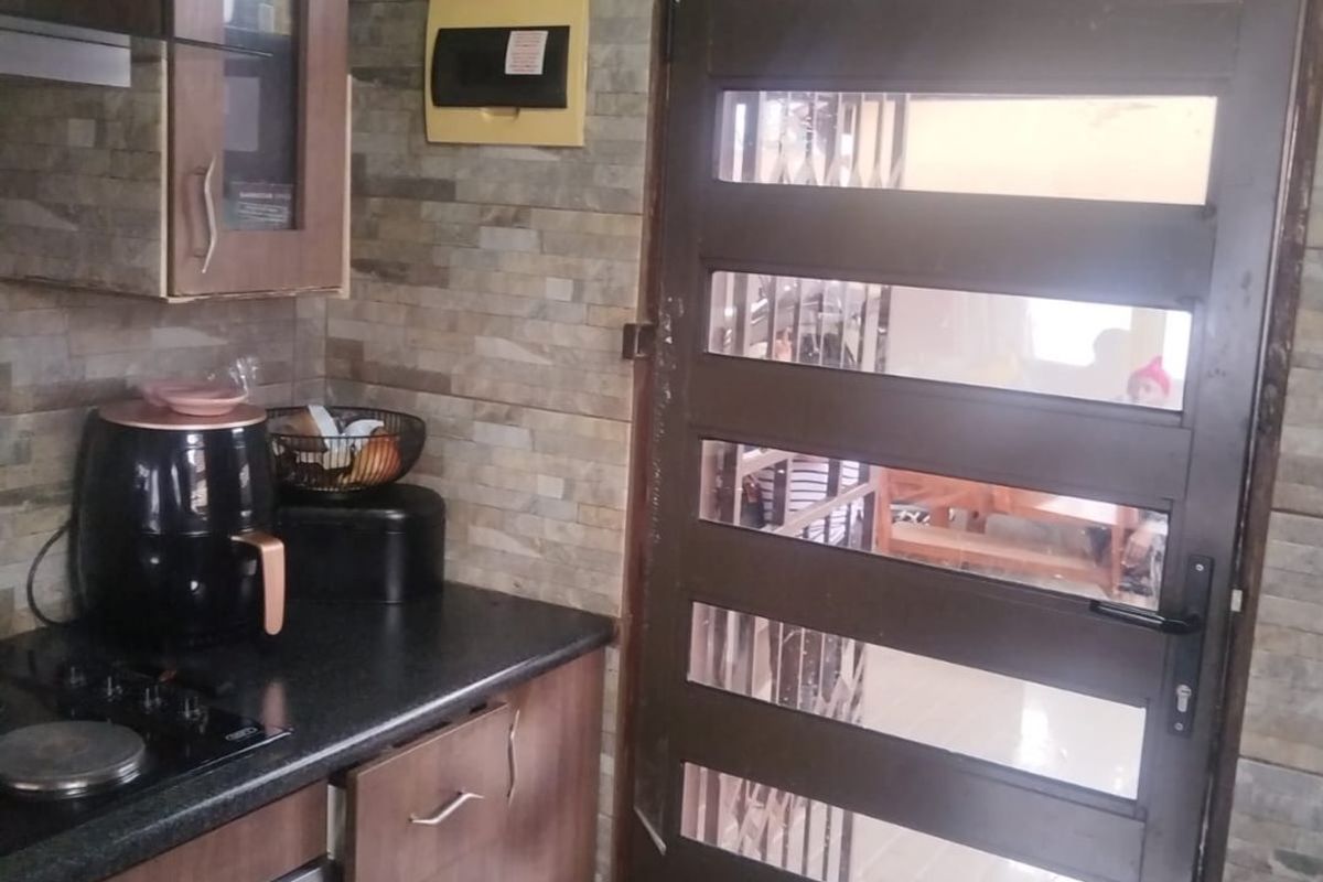 NEAT & SECURE 2 BEDROOM HOME FOR SALE - Photo 5