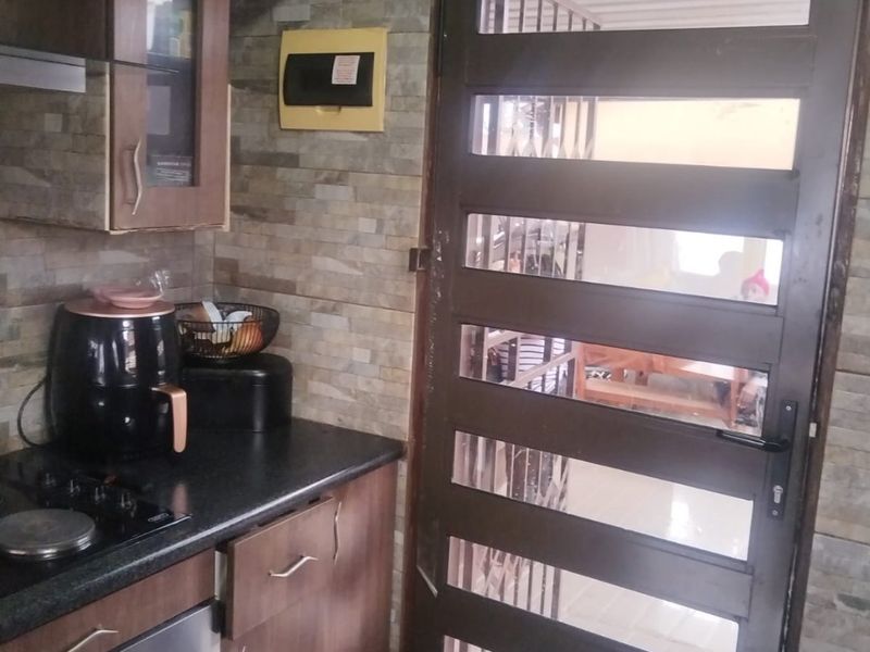 NEAT & SECURE 2 BEDROOM HOME FOR SALE - Photo 5