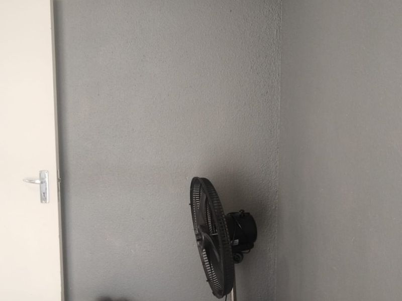 NEAT & SECURE 2 BEDROOM HOME FOR SALE - Photo 7