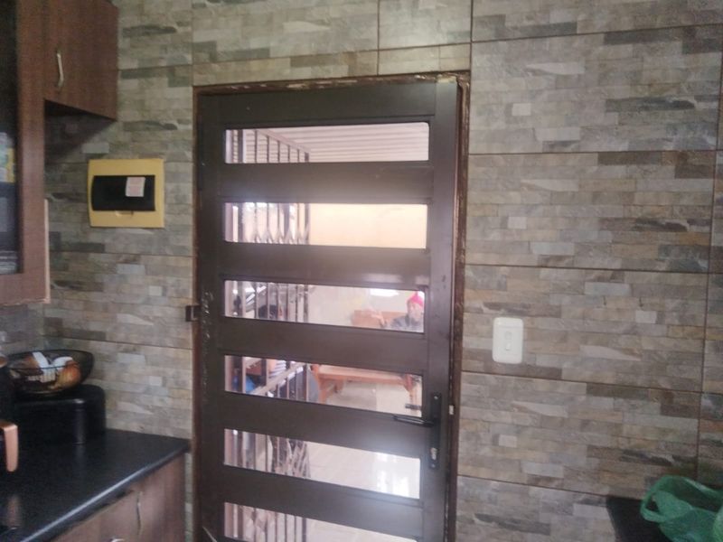 NEAT & SECURE 2 BEDROOM HOME FOR SALE - Photo 6