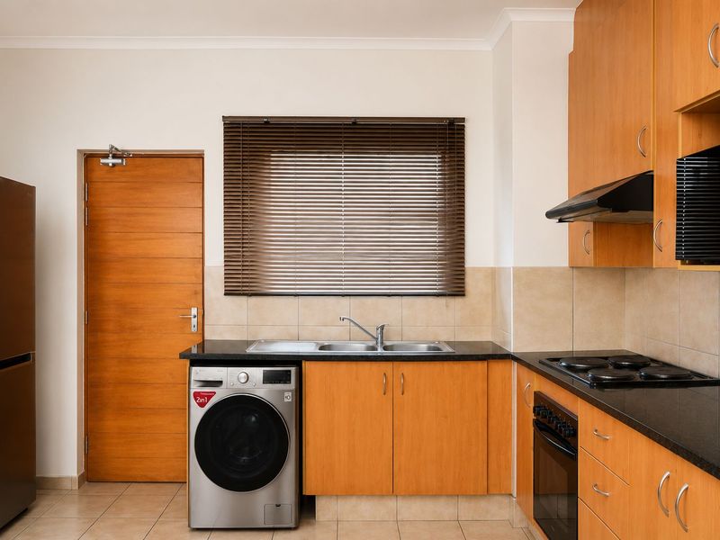 2 bedroom 1 Bathroom first floor apartment for sale in St Aidan,Barbeque Downs - Photo 3