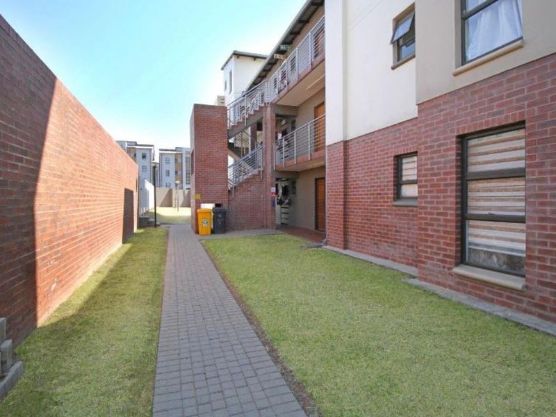 2 bedroom 1 Bathroom first floor apartment for sale in St Aidan,Barbeque Downs - Photo 7