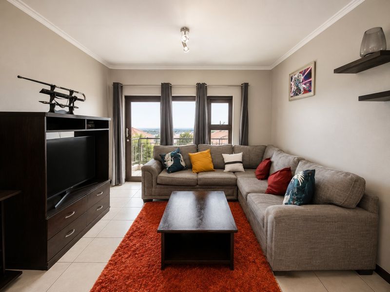 Greenstone Hill apartment with Balcony and lovely views. - Photo 3