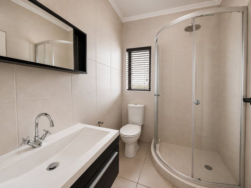 Greenstone Hill apartment with Balcony and lovely views. - Photo 10