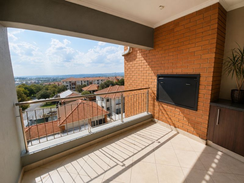 Greenstone Hill apartment with Balcony and lovely views. - Photo 7
